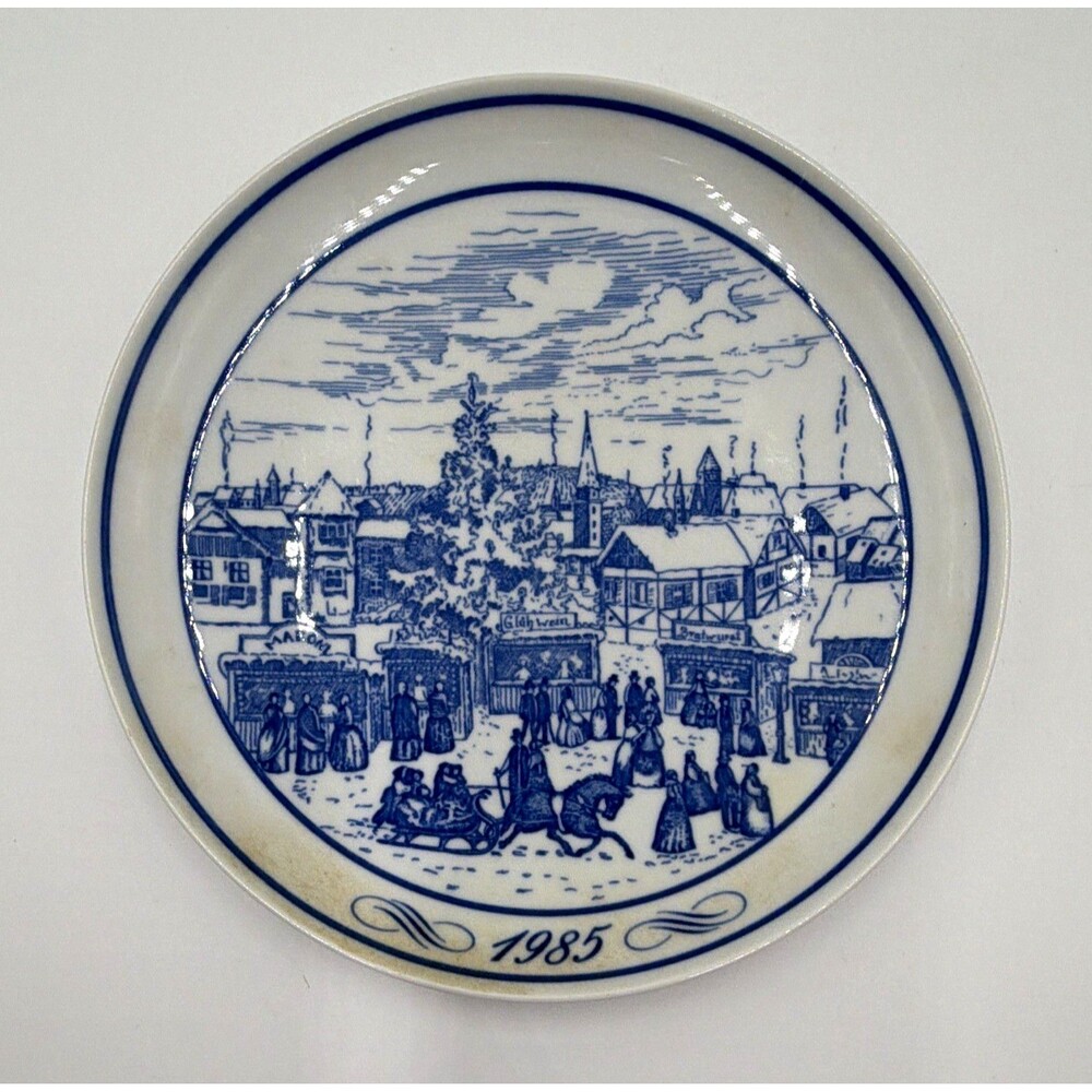 Hutschenreuther 1985 Weihnachtsmarkt Limited Ed Blue/White Plate